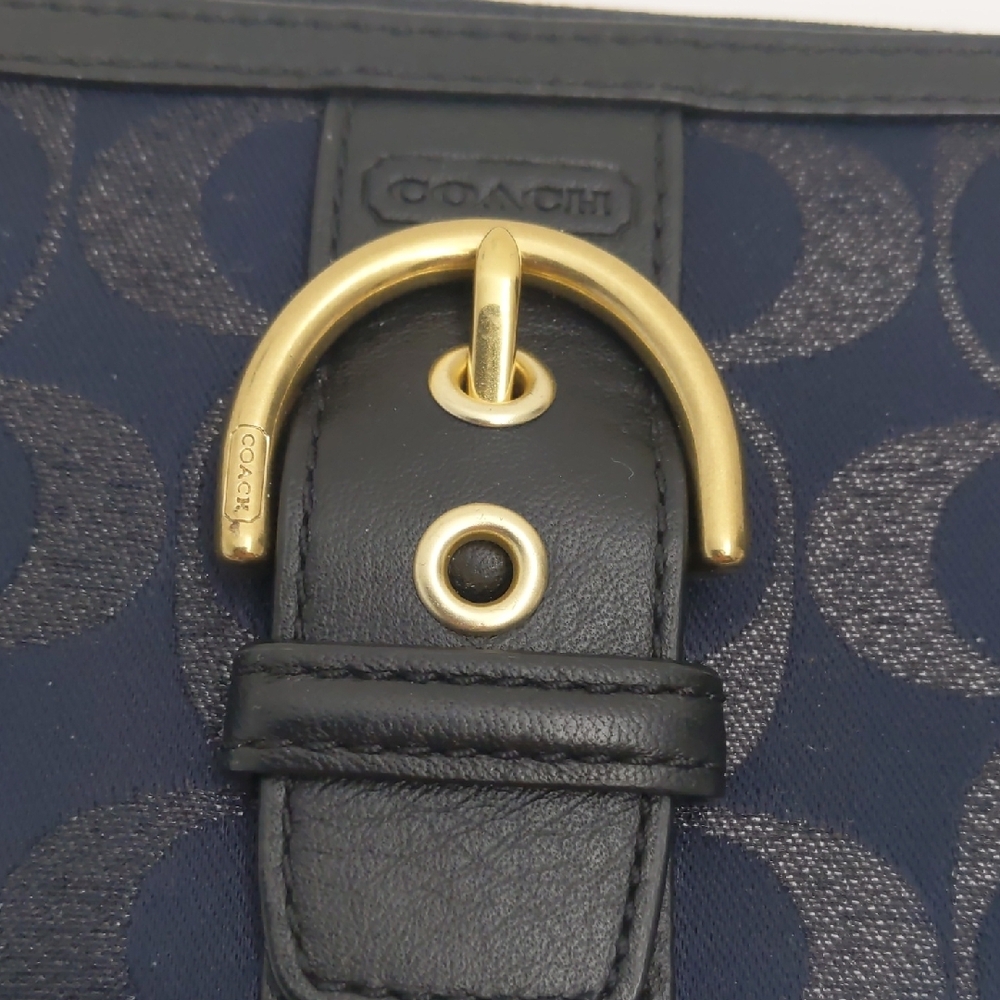 Coach Signature Soho Wallet - Picture 2 of 6